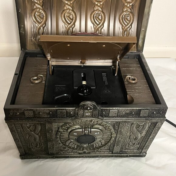 Disney Pirates of the Caribbean CD Player Treasure Chest TESTED WORKING - Picture 4 of 9